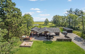 Beautiful Home In Blåvand With Kitchen